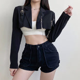 Chaqueta corta exterior negra con cadena